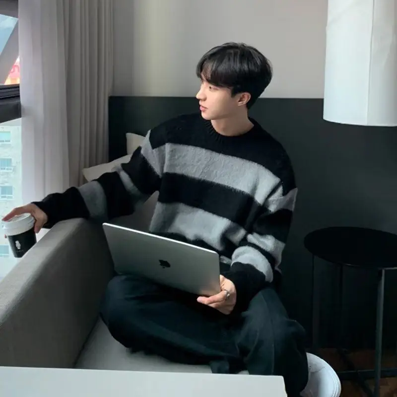 Trendy Korean Style Men's Knitted Sweater round Neck Loose Fit Autumn Winter Stripe Patterned Casual Wear Thickened Long Sleeve
Trendy Korean Style Men's Knitted Sweater round Neck Loose Fit Autumn Winter Stripe Patterned Casual Wear Thickened Long Sleeve