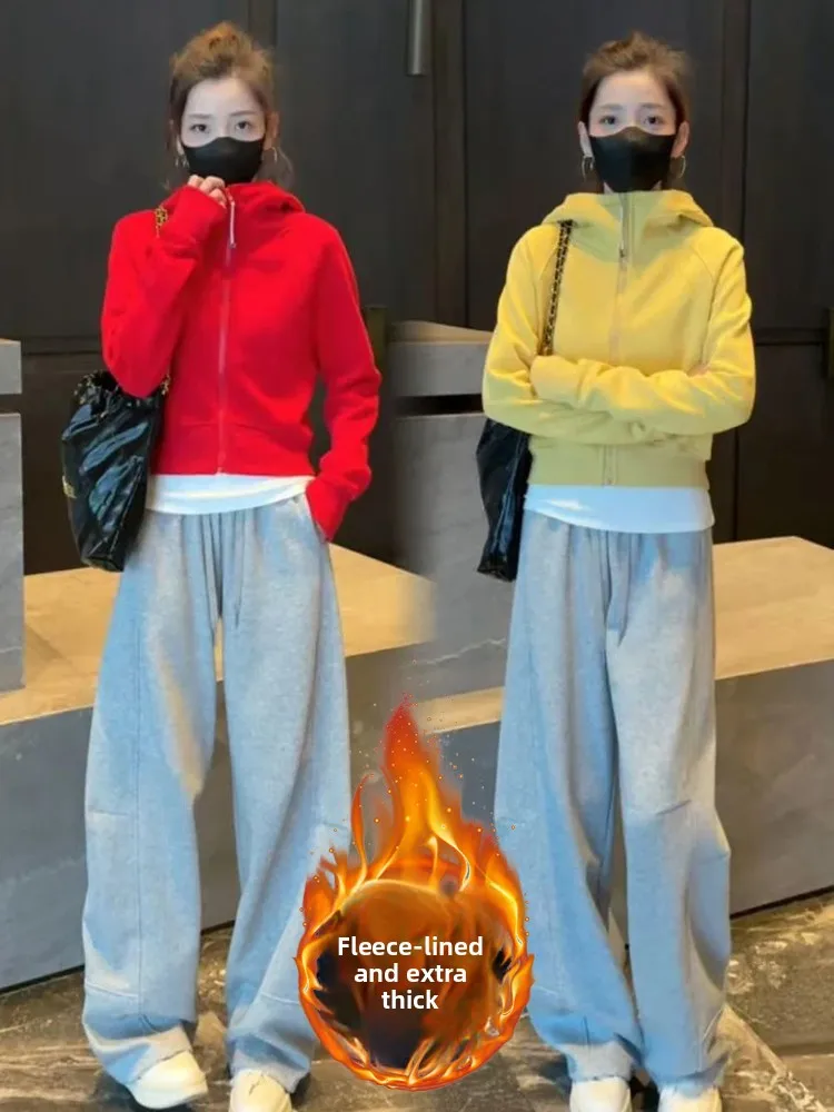 Winter New Hooded Zipper Short Sweatshirt Jacket Women's Thickened Warm Casual Wide Leg Pants Fashionable Two-Piece Set
Winter New Hooded Zipper Short Sweatshirt Jacket Women's Thickened Warm Casual Wide Leg Pants Fashionable Two-Piece Set