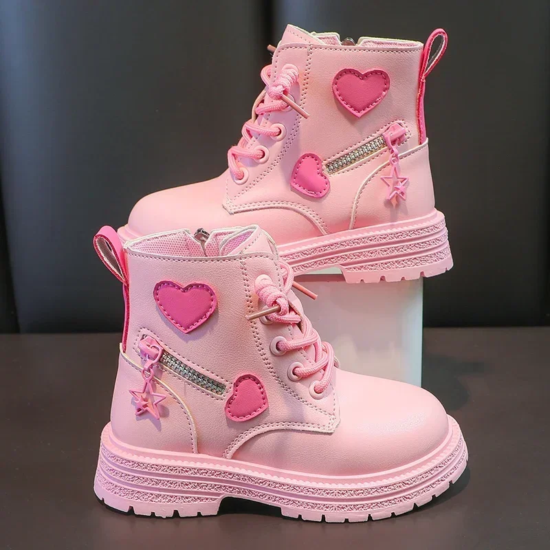 Girls Boots Kids Fashion Rubber Boots Cool Girl Autumn and Winter Cotton Soft Sole Pink with Love Side Zip Princess Round-toe PU
Girls Boots Kids Fashion Rubber Boots Cool Girl Autumn and Winter Cotton Soft Sole Pink with Love Side Zip Princess Round-toe PU
