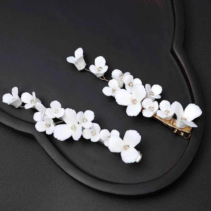SLBRIDAL Handmade Ins Style Alloy Ceramic Flower Crystals Bridal Hair Clip Barrettes Wedding Headpieces Women Hair Accessories
SLBRIDAL Handmade Ins Style Alloy Ceramic Flower Crystals Bridal Hair Clip Barrettes Wedding Headpieces Women Hair Accessories