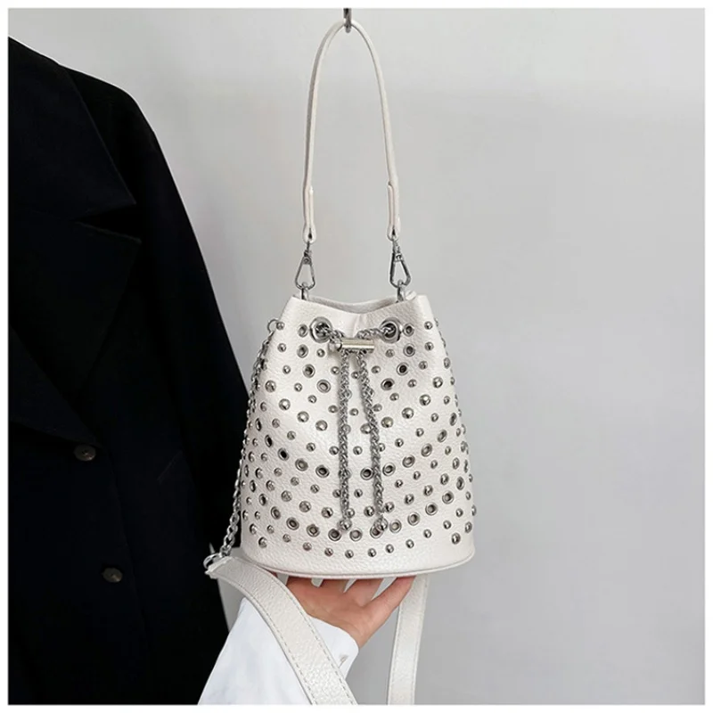Vintage Rivets Decoration Bucket Bag for Women New Punk Style Tote Bag Spicy Girl Chain Shoulder Bag Street Handbag
Vintage Rivets Decoration Bucket Bag for Women New Punk Style Tote Bag Spicy Girl Chain Shoulder Bag Street Handbag