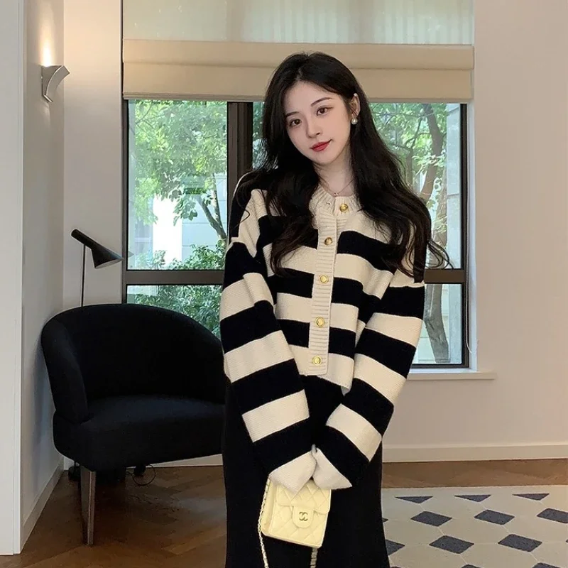 2026 Fashion Woman Sweater Stripes O-Neck Knitted Cardigan Female Spring/Autumn Loose Cardigans Women
2026 Fashion Woman Sweater Stripes O-Neck Knitted Cardigan Female Spring/Autumn Loose Cardigans Women
