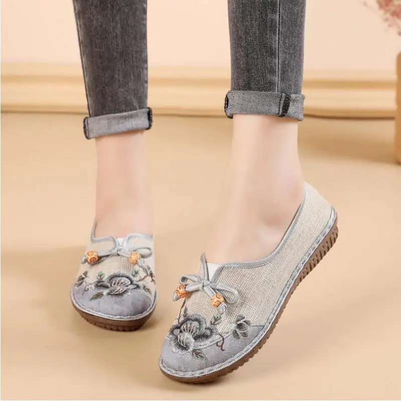 Размер 35-40, женская обувь с этнической вышивкой, удобная женская обувь без шнуровки на плоской подошве с мягкой подошвой, старая пекинская тканевая обувь
Размер 35-40, женская обувь с этнической вышивкой, удобная женская обувь без шнуровки на плоской подошве с мягкой подошвой, старая пекинская тканевая обувь