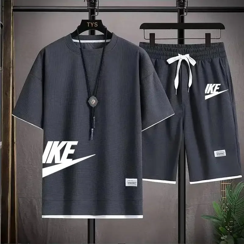 2025 Men's breathable short-sleeved T-shirt + jogging shorts two-piece summer fashion quick-dry fitness leisure sports suit
2025 Men's breathable short-sleeved T-shirt + jogging shorts two-piece summer fashion quick-dry fitness leisure sports suit