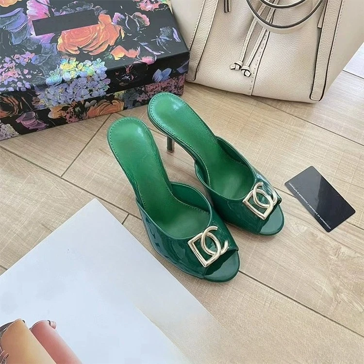 2026 Summer New Women's Patent Leather Stiletto Heel Sandals Fish Mouth Metal Buckle Round Toe Single Strap Fashion Slides
2026 Summer New Women's Patent Leather Stiletto Heel Sandals Fish Mouth Metal Buckle Round Toe Single Strap Fashion Slides