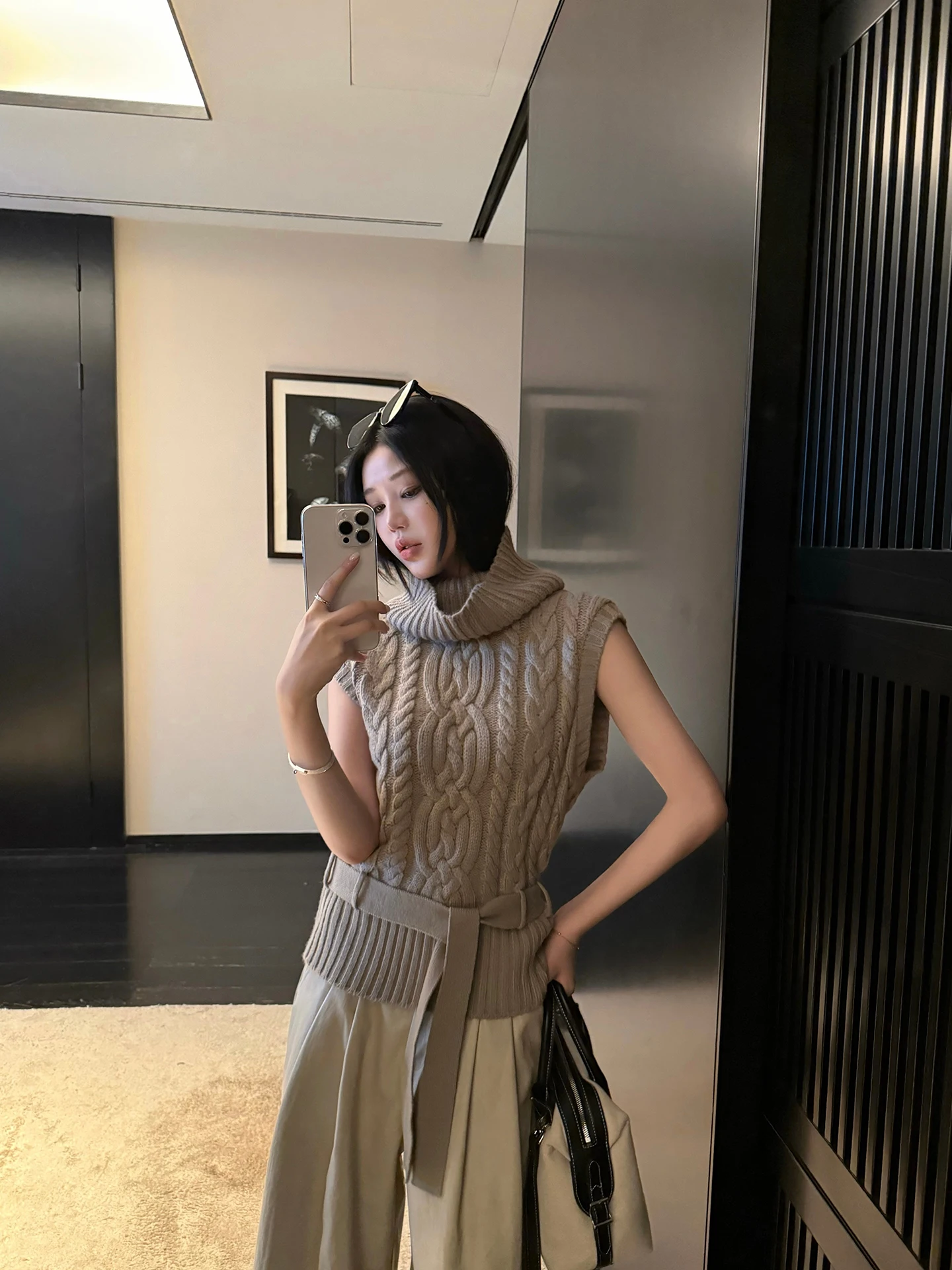 BULENG Women's High Collar Knitted Vest Svel Twist Autumn Winter Faion Vintage Sle Loose Fit Single Piece
BULENG Women's High Collar Knitted Vest Svel Twist Autumn Winter Faion Vintage Sle Loose Fit Single Piece