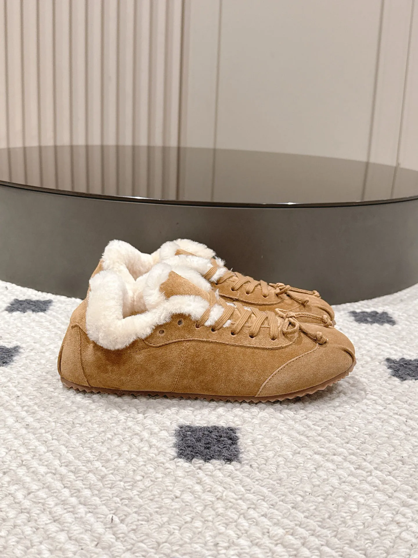 New women's wool trainer sneakers suede and sheep wool upper comfortable cloud like foot feel match dresses jeans versatile
New women's wool trainer sneakers suede and sheep wool upper comfortable cloud like foot feel match dresses jeans versatile