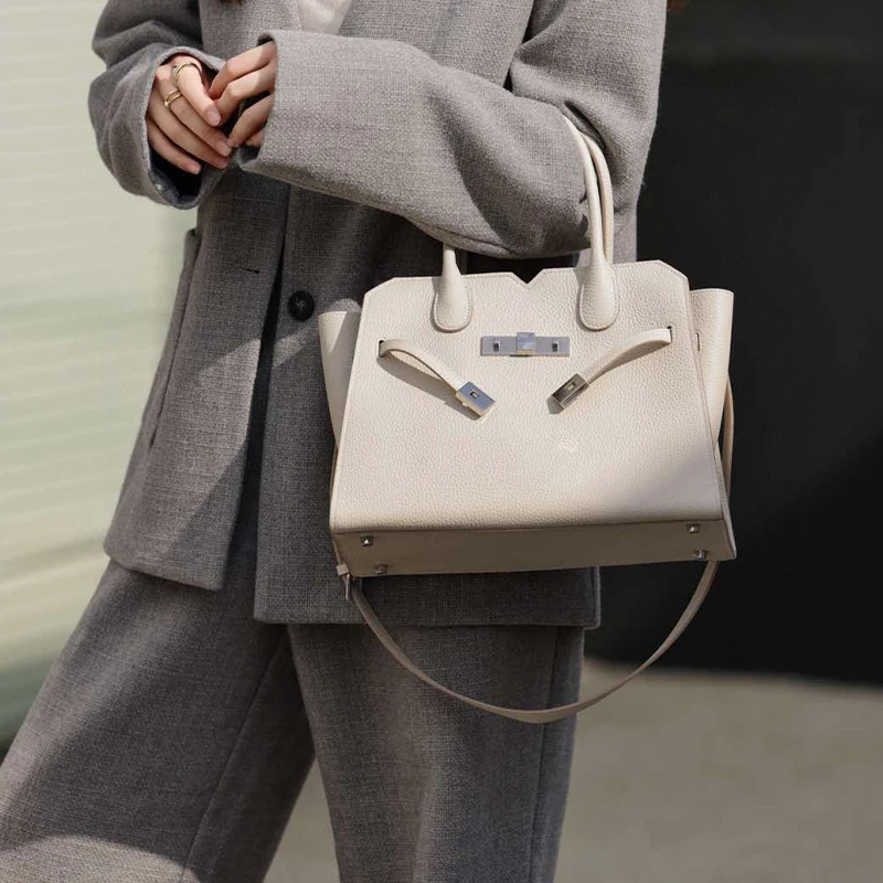 Casual Large Capacity Trapezoid Tote Bag High Quality Full Grain Microfiber Women's Top Handle Handbag Travel Shoulder Bag
Casual Large Capacity Trapezoid Tote Bag High Quality Full Grain Microfiber Women's Top Handle Handbag Travel Shoulder Bag