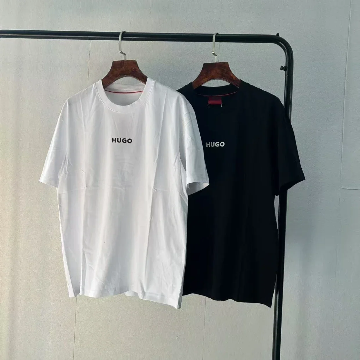 100% Cotton Men's Brand Crew Neck T-shirt Simple High-quality Letter Short-sleeved Printed Sports Casual Top T-shirt
100% Cotton Men's Brand Crew Neck T-shirt Simple High-quality Letter Short-sleeved Printed Sports Casual Top T-shirt