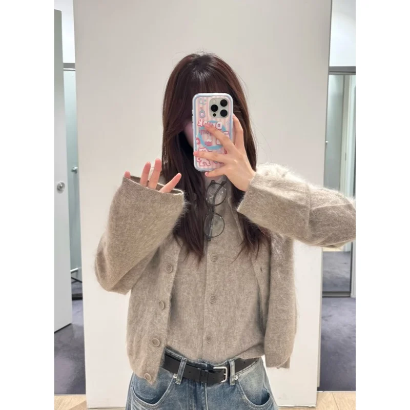 CS Sle Women's Stand Fit Fce Knitted Cardigan Autumn New Arrival Soft Woolen Long Sve round Ne Casual Wear
CS Sle Women's Stand Fit Fce Knitted Cardigan Autumn New Arrival Soft Woolen Long Sve round Ne Casual Wear