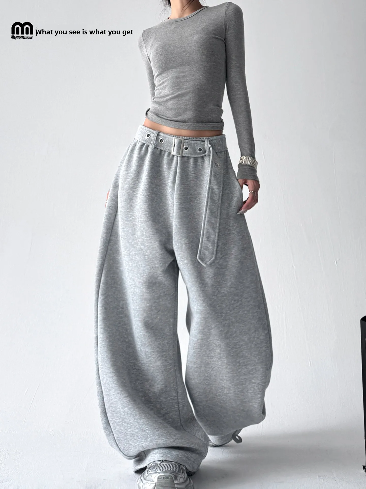 Женские спортивные брюки с высокой талией, свободного кроя, зимние, новые, повседневные, прямые, широкие штанины, для высоких женщин
Женские спортивные брюки с высокой талией, свободного кроя, зимние, новые, повседневные, прямые, широкие штанины, для высоких женщин