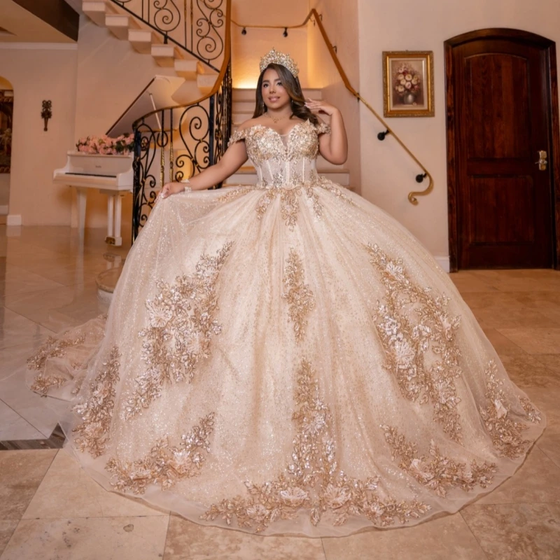 Light champagne Ball Gown Quinceanera Dresses Applique Lace Beading Crystal Tull Corset Off The Shoulder Sweet 16 vestidos 15
Light champagne Ball Gown Quinceanera Dresses Applique Lace Beading Crystal Tull Corset Off The Shoulder Sweet 16 vestidos 15