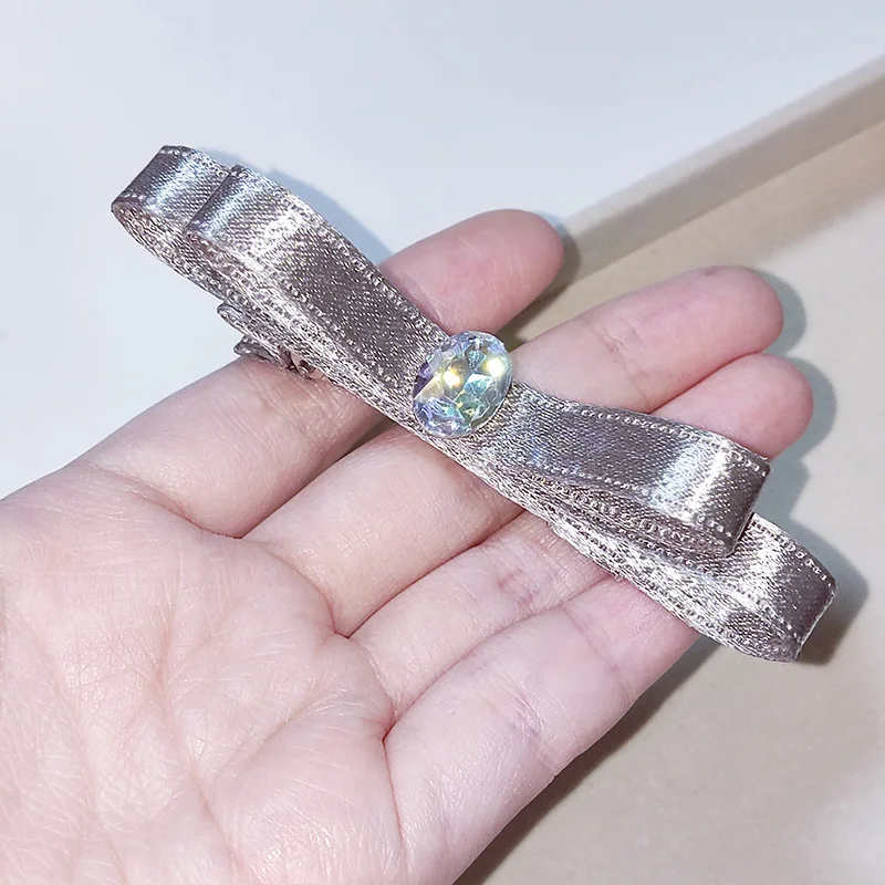 Silver Bows Rhinestone Hair Clips Handmade Bowknots Hairpins Children Boutique Barrettes Kid Fashion Hair Accessories Gift
Silver Bows Rhinestone Hair Clips Handmade Bowknots Hairpins Children Boutique Barrettes Kid Fashion Hair Accessories Gift