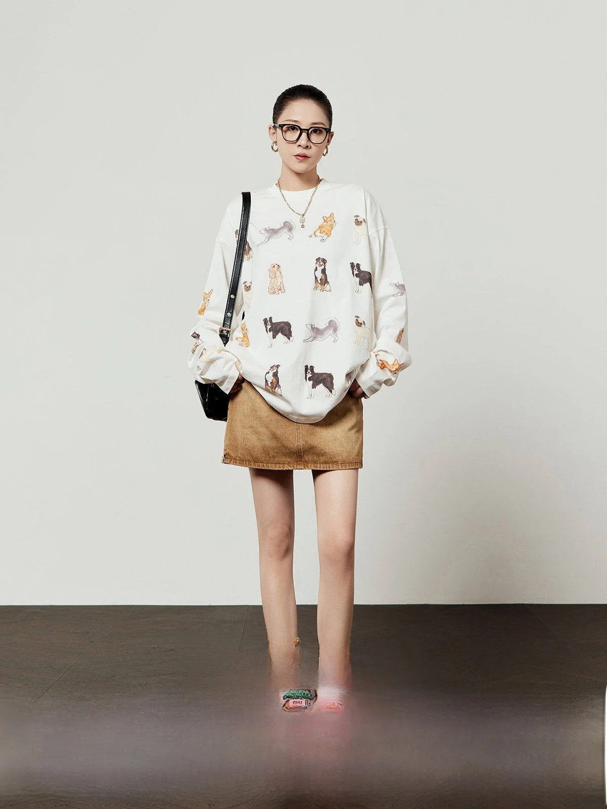 Свободная повседневная женская футболка с длинным рукавом, белая, с принтом собак и сада, осенняя новинка, удобная, дышащая, хлопковая, с круглым вырезом
Свободная повседневная женская футболка с длинным рукавом, белая, с принтом собак и сада, осенняя новинка, удобная, дышащая, хлопковая, с круглым вырезом