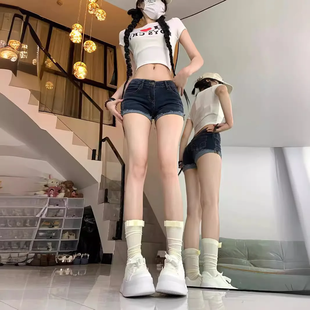 Low Rise Elastic Waist Denim Shorts Women's Super Low Waist Belly Baring Stretchy Jeans Summer Fashion plus Size Slim Fit
Low Rise Elastic Waist Denim Shorts Women's Super Low Waist Belly Baring Stretchy Jeans Summer Fashion plus Size Slim Fit