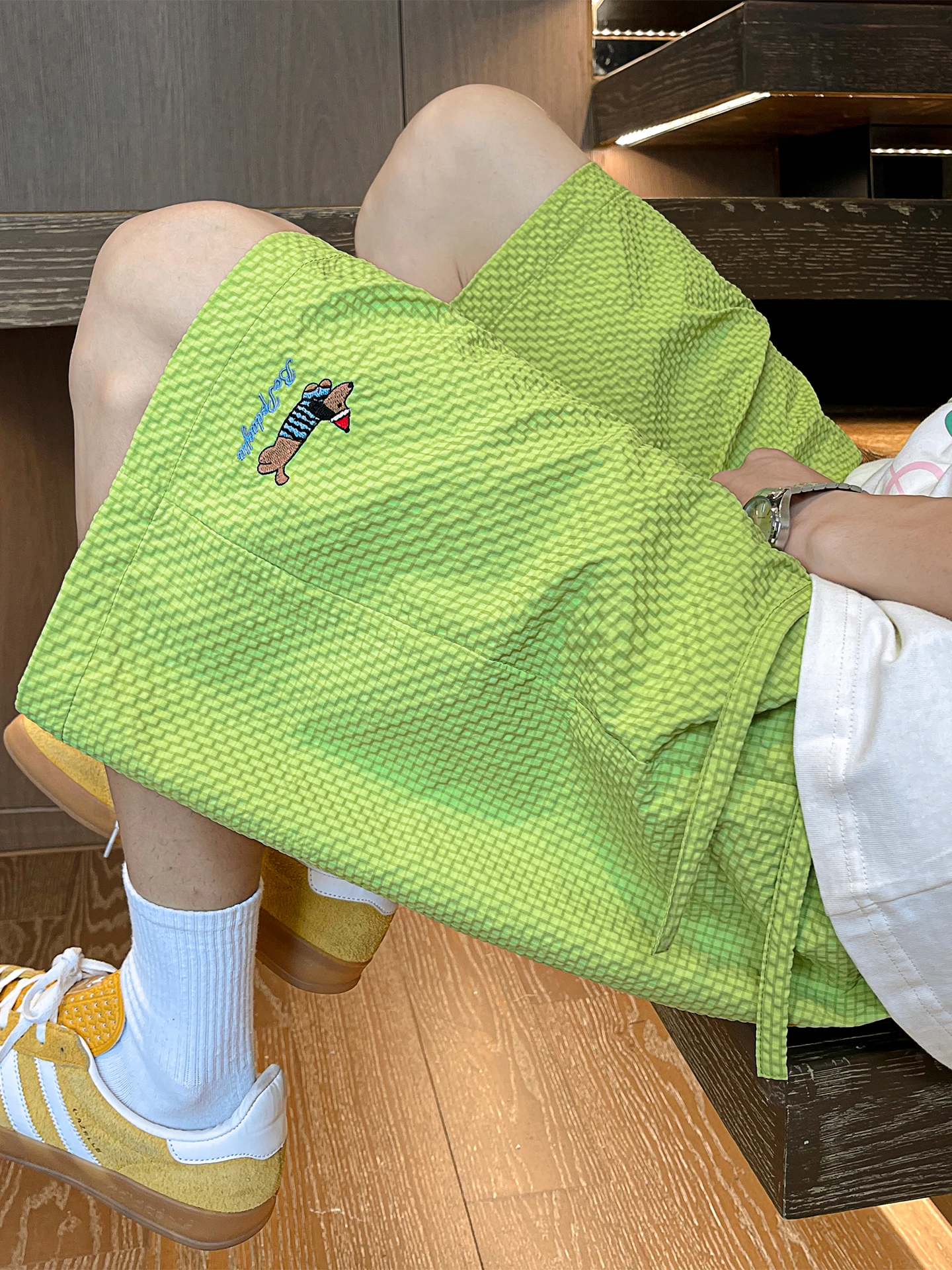 Мужские летние шорты из ткани Ice Silk Bubble Cloth для активного отдыха, пляжные бриджи до колен, повседневные шорты средней длины из полиэфирного волокна
Мужские летние шорты из ткани Ice Silk Bubble Cloth для активного отдыха, пляжные бриджи до колен, повседневные шорты средней длины из полиэфирного волокна