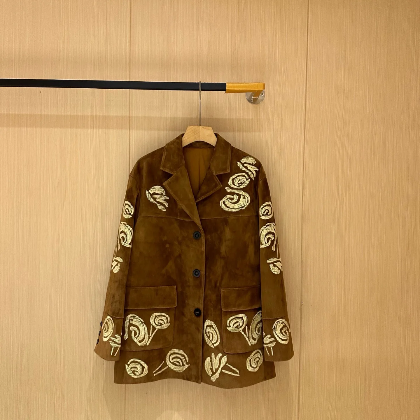 2025 Autumn Winter Women's Vintage Brown Genuine Leather Jacket Fashion Embroidered Single Breasted Sheepskin Suede Black Blazer
2025 Autumn Winter Women's Vintage Brown Genuine Leather Jacket Fashion Embroidered Single Breasted Sheepskin Suede Black Blazer