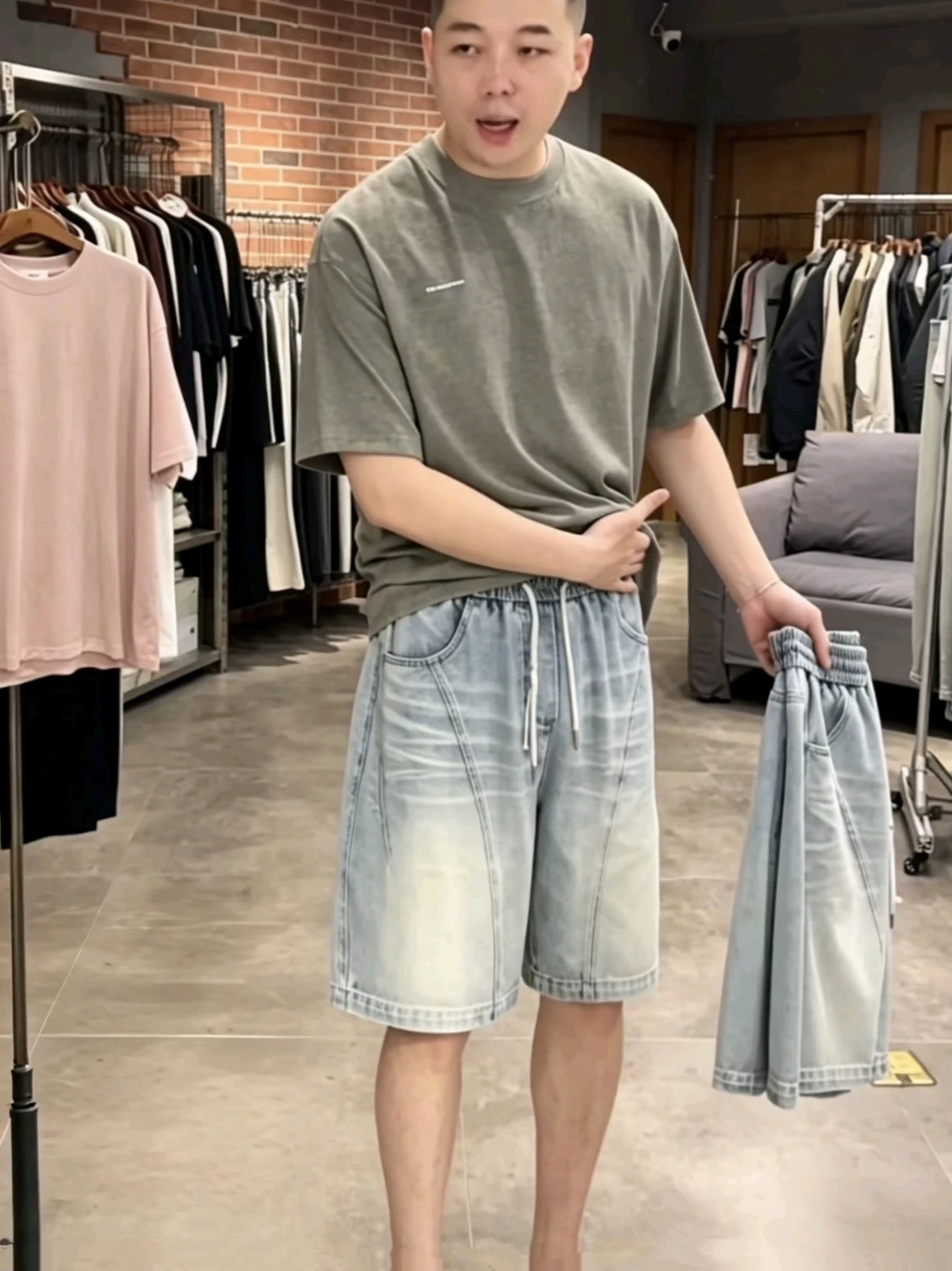 Summer New American Washed Denim Shorts Men's High Fashion Trendy Loose Fit Five-Point Pants Cotton Jeans mid Waist Pure Color
Summer New American Washed Denim Shorts Men's High Fashion Trendy Loose Fit Five-Point Pants Cotton Jeans mid Waist Pure Color