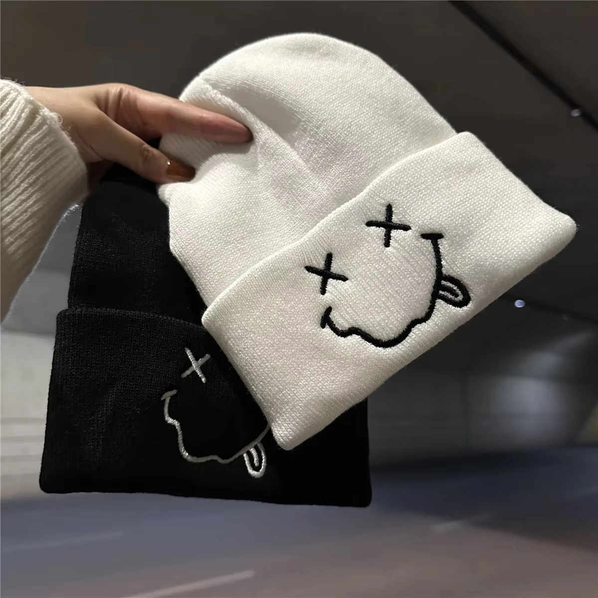 Korean Embroidered Cartoon Funny Face Knitted Hat Women's Autumn/Winter Outdoor Warm Cold Hat Fashion Knitted Hat
Korean Embroidered Cartoon Funny Face Knitted Hat Women's Autumn/Winter Outdoor Warm Cold Hat Fashion Knitted Hat