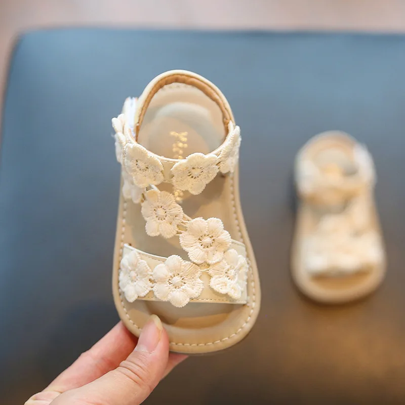2025 Summer New Soft-soled Sandals Korean Version of Girls Little Flower Princess Toddler Shoes Open-toed Beach Shoes Infants
2025 Summer New Soft-soled Sandals Korean Version of Girls Little Flower Princess Toddler Shoes Open-toed Beach Shoes Infants