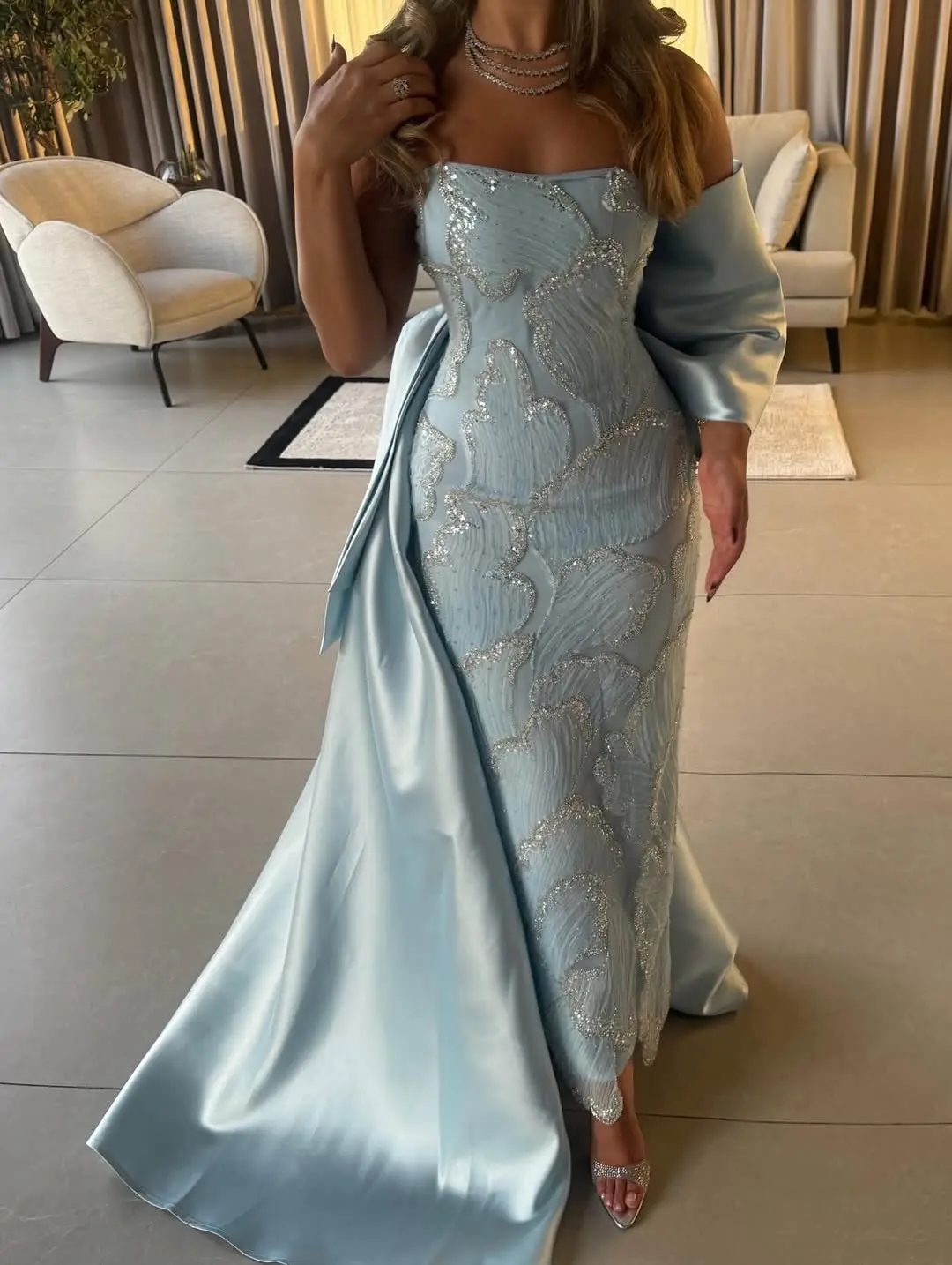 Customized Sky Blue Strapless Evening Dress Beaded Mermaid Prom Gown with Oversized Satin Bow and Detachable Train New Design
Customized Sky Blue Strapless Evening Dress Beaded Mermaid Prom Gown with Oversized Satin Bow and Detachable Train New Design