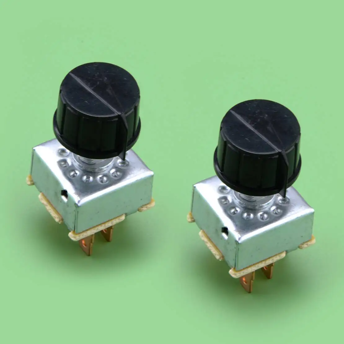 2Pcs A/C AC Air Conditioning 3 Speed Blower Rotary Switch Fit for Freightliner INM2G754A Honda 00091-31511 Kenworth 71R1150
2Pcs A/C AC Air Conditioning 3 Speed Blower Rotary Switch Fit for Freightliner INM2G754A Honda 00091-31511 Kenworth 71R1150