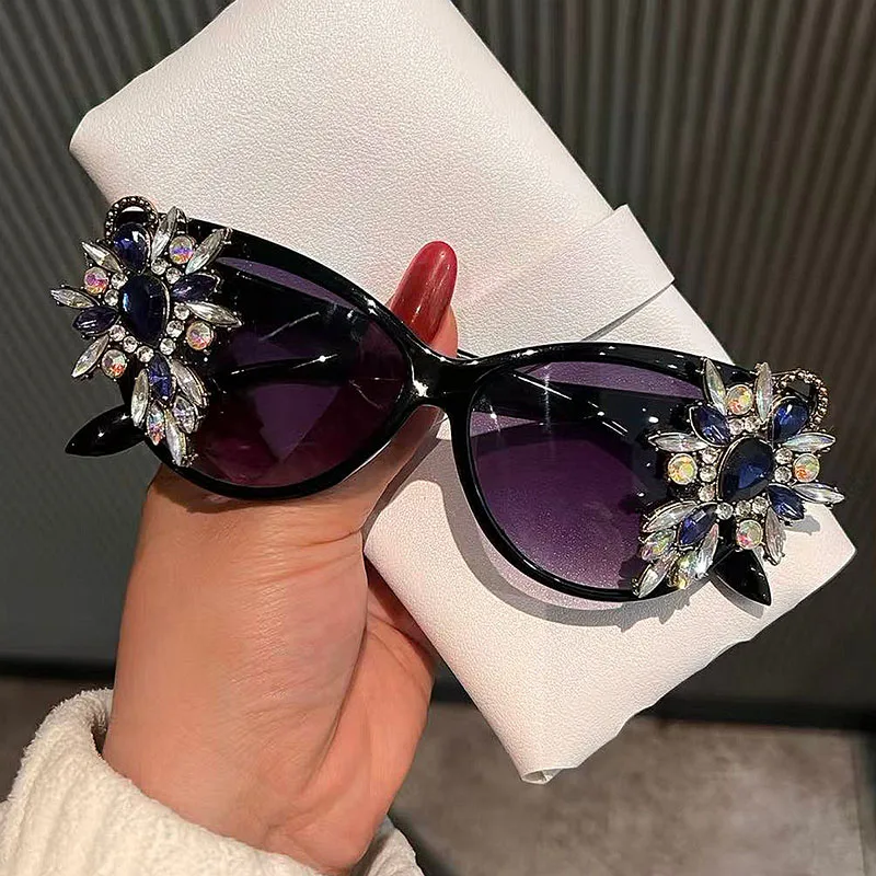 2026 Vintage Luxury Cat Eye Sunglasses Women Blue Rhinestone Gradient Grey Lenses UV400 Bling Sun Shade Elegant Party Eyewear
2026 Vintage Luxury Cat Eye Sunglasses Women Blue Rhinestone Gradient Grey Lenses UV400 Bling Sun Shade Elegant Party Eyewear