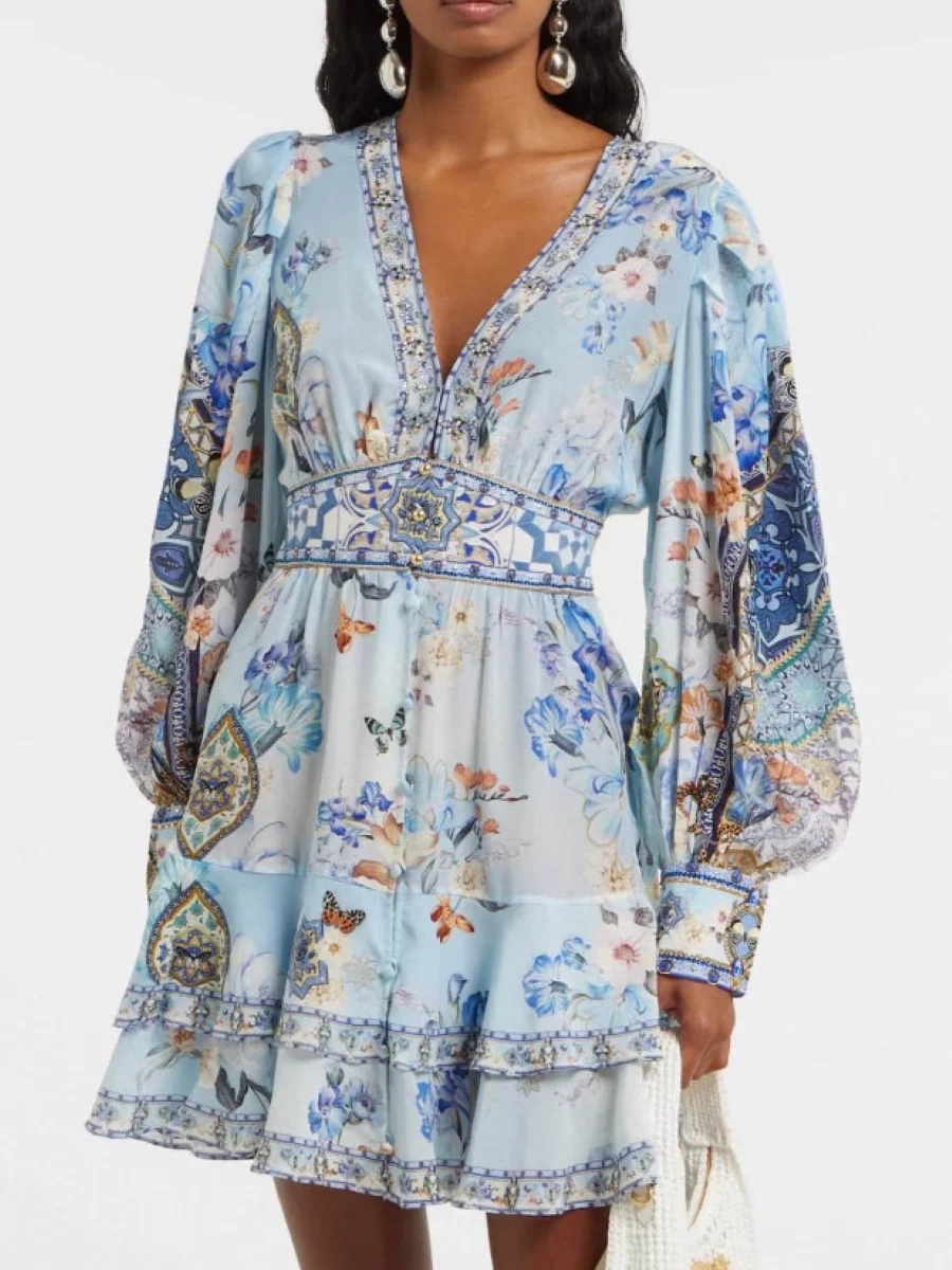 2025 New Women 100% Silk Dress Blue Flower Print Crystal Beaded V-Neck High Waist Long Sleeve Elegant Female Mini Robe
2025 New Women 100% Silk Dress Blue Flower Print Crystal Beaded V-Neck High Waist Long Sleeve Elegant Female Mini Robe
