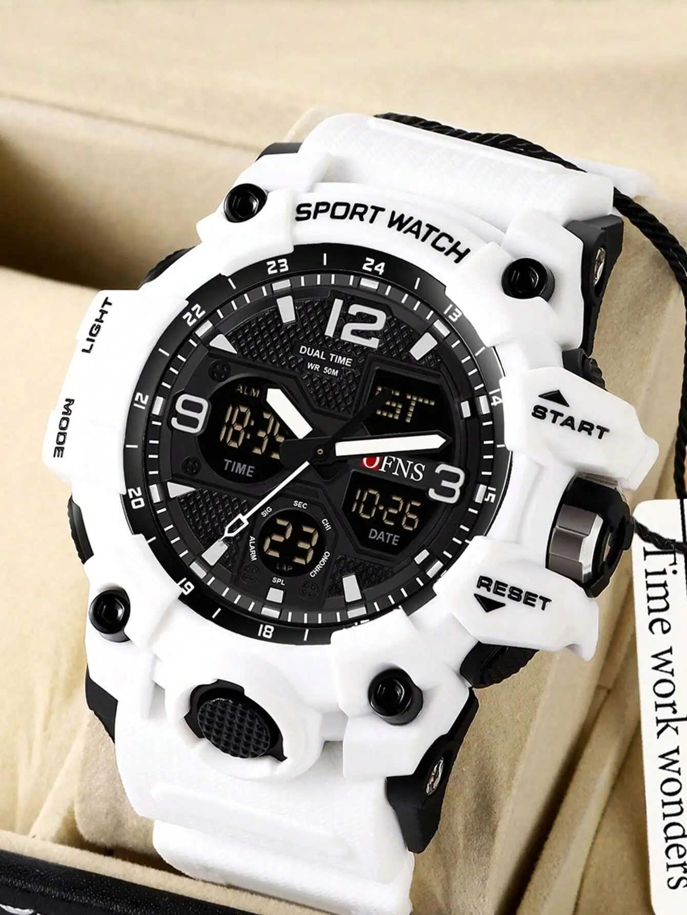 Бело-черные спортивные часы с двойным дисплеем, светодиодной подсветкой и будильником
Бело-черные спортивные часы с двойным дисплеем, светодиодной подсветкой и будильником