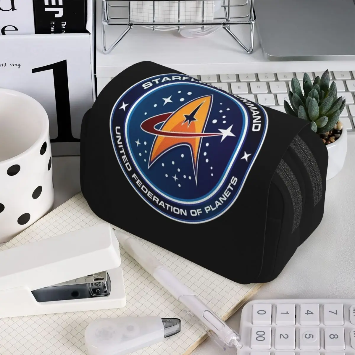 Star Treks Science Fiction TV Series Pencil Case for Boy Girl Gifts Pen Box Pencil Bag Stationery Supplies Pen Holder Bag
Star Treks Science Fiction TV Series Pencil Case for Boy Girl Gifts Pen Box Pencil Bag Stationery Supplies Pen Holder Bag