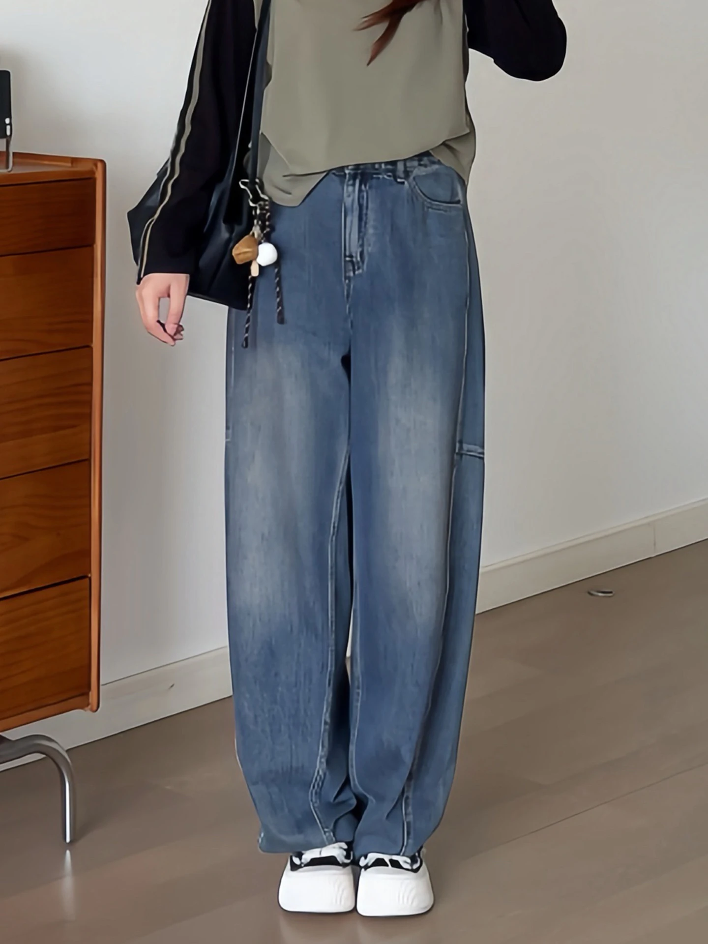 Большие размеры, повседневные широкие джинсы с высокой талией для женщин, удобные дышащие джинсовые брюки из смеси хлопка и полиэстера
Большие размеры, повседневные широкие джинсы с высокой талией для женщин, удобные дышащие джинсовые брюки из смеси хлопка и полиэстера