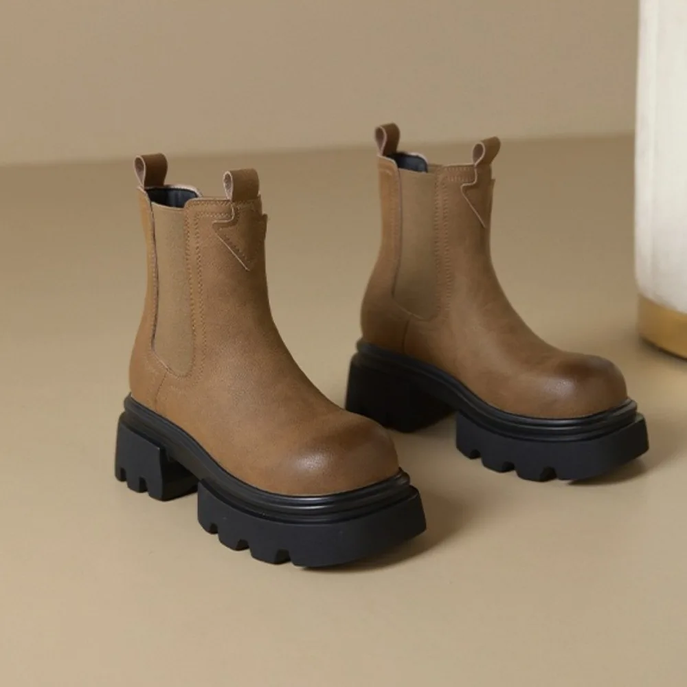 Женские ботинки, осень 2023, новые кожаные женские ботинки «Челси» в британском стиле, обувь на платформе, кожаные женские ботинки
Женские ботинки, осень 2023, новые кожаные женские ботинки «Челси» в британском стиле, обувь на платформе, кожаные женские ботинки