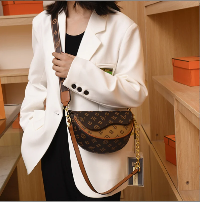 New Women's Fashion Luxury Designer High Quality Leather Shoulder Bags Handbag Gold Chains Clutch Phone Purse Chest Waist Packs
New Women's Fashion Luxury Designer High Quality Leather Shoulder Bags Handbag Gold Chains Clutch Phone Purse Chest Waist Packs