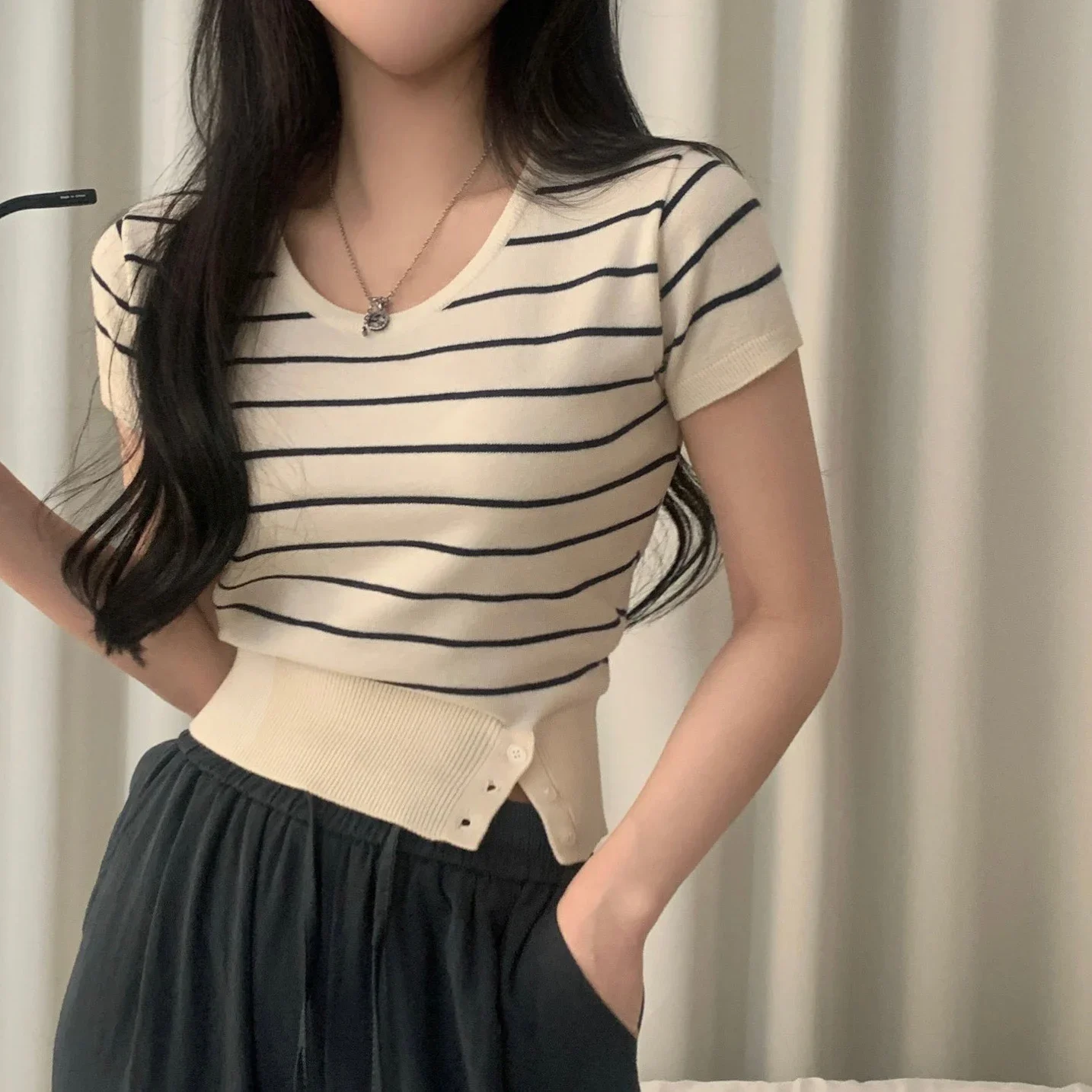Elegant round Neck Short Sleeve Knitted Sweater Slit Hem Commute Sle Viscose Fiber Summer Fashion Ladies' Knitwear
Elegant round Neck Short Sleeve Knitted Sweater Slit Hem Commute Sle Viscose Fiber Summer Fashion Ladies' Knitwear