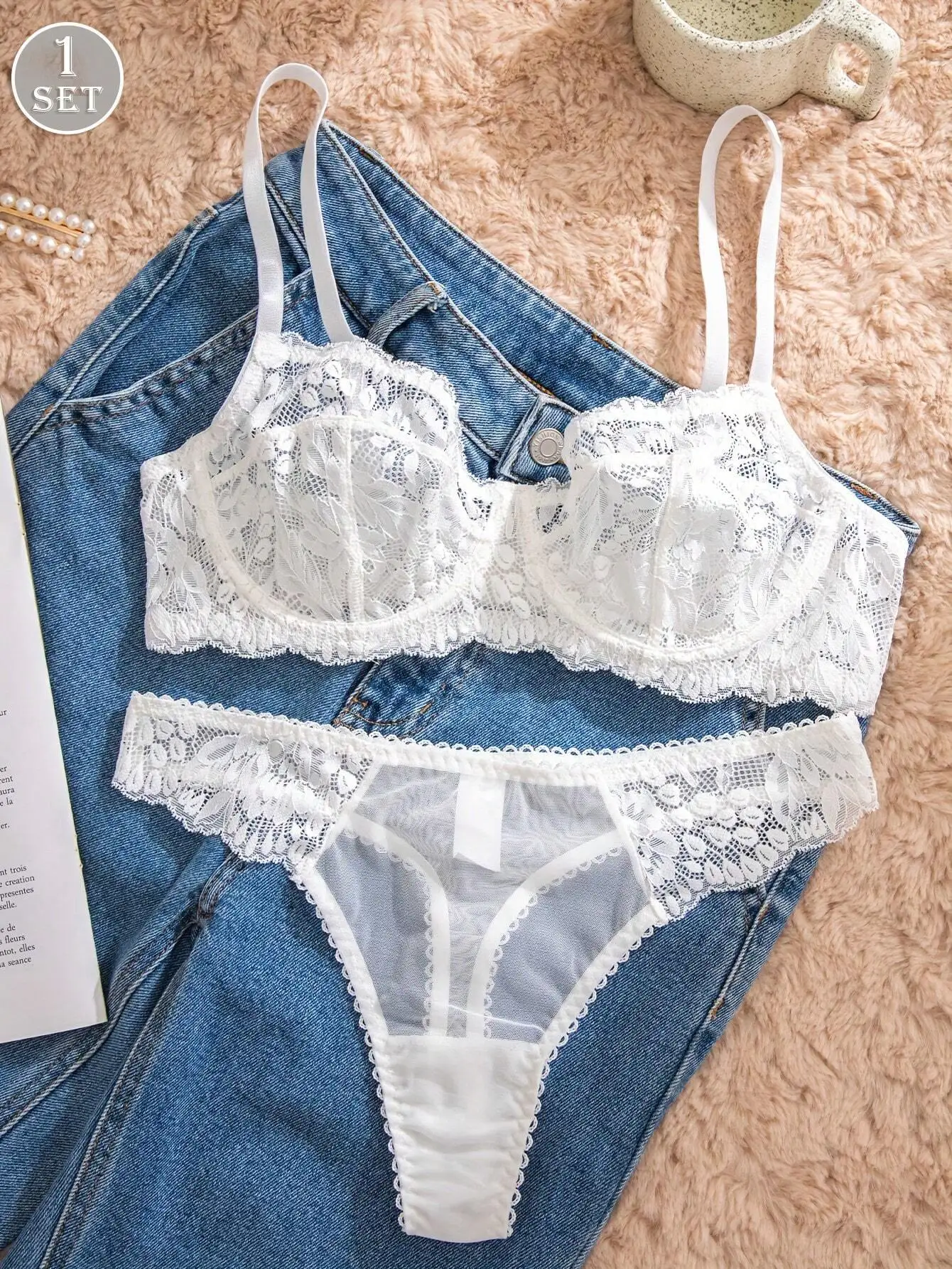 Комплект женского нижнего белья: кружевной бюстгальтер и трусики, сексуальное и удобное белье из двух предметов
Комплект женского нижнего белья: кружевной бюстгальтер и трусики, сексуальное и удобное белье из двух предметов