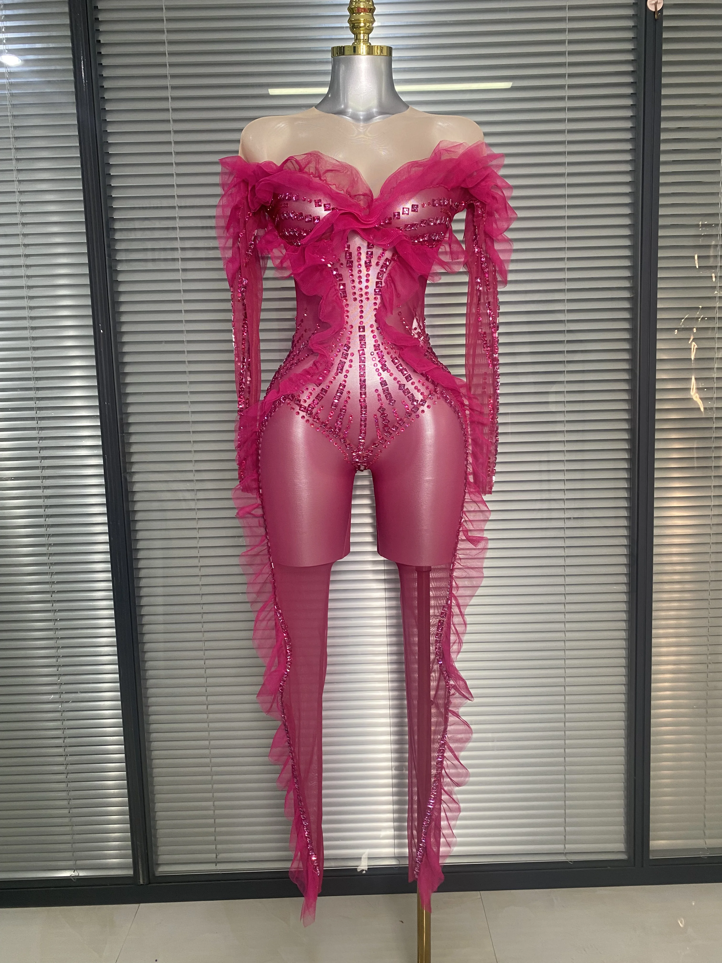 Women Sexy Sparkly Diamonds See Through Mesh Tight Long Sleeve Jumpsuit Birthday Party Nightclub Performance Costume
Women Sexy Sparkly Diamonds See Through Mesh Tight Long Sleeve Jumpsuit Birthday Party Nightclub Performance Costume