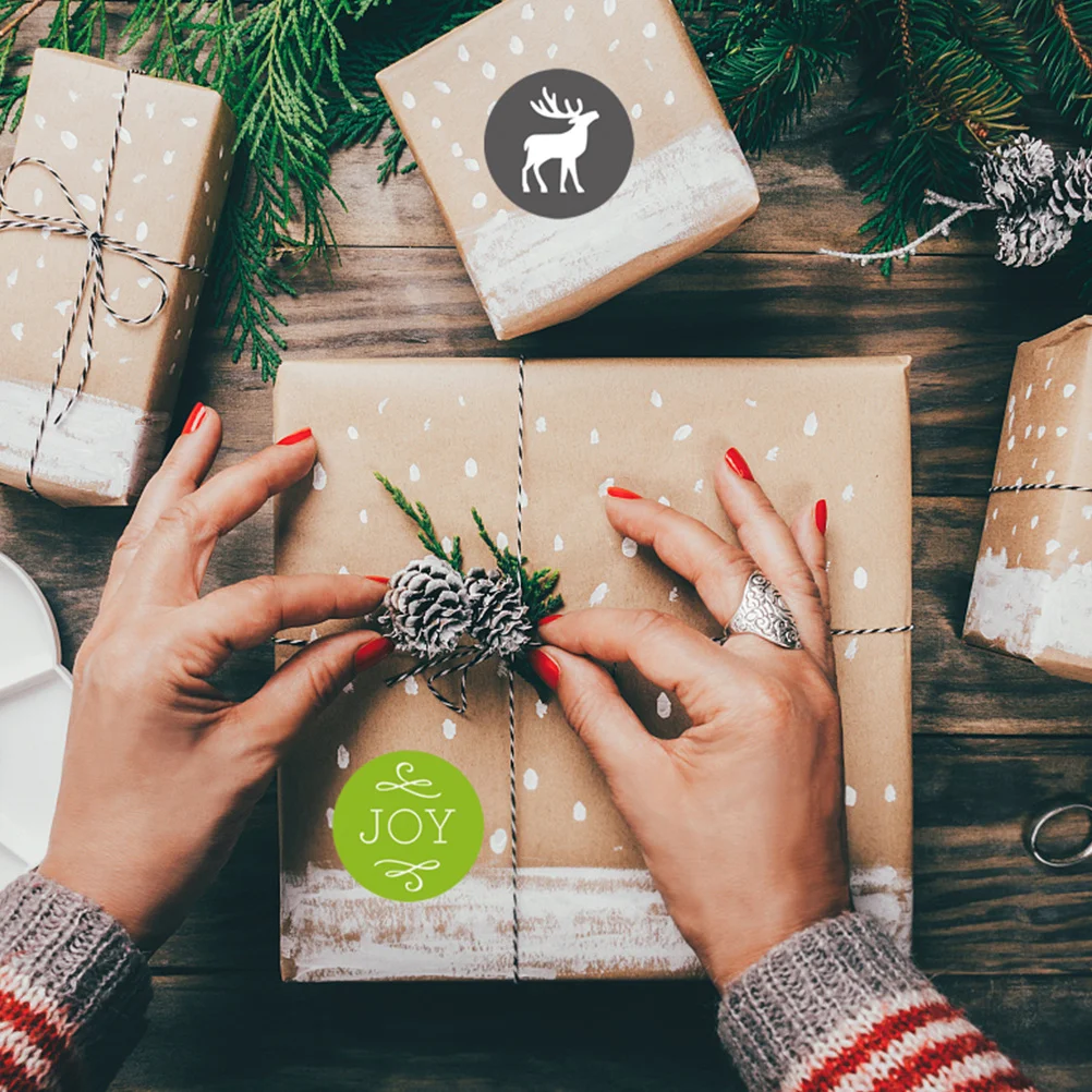 1 Roll 1 Inch Christmas Wrapping Bag Sealing Stickers Fine Workmanship Not Easy to Flake Holiday Sticker for Decorations
1 Roll 1 Inch Christmas Wrapping Bag Sealing Stickers Fine Workmanship Not Easy to Flake Holiday Sticker for Decorations