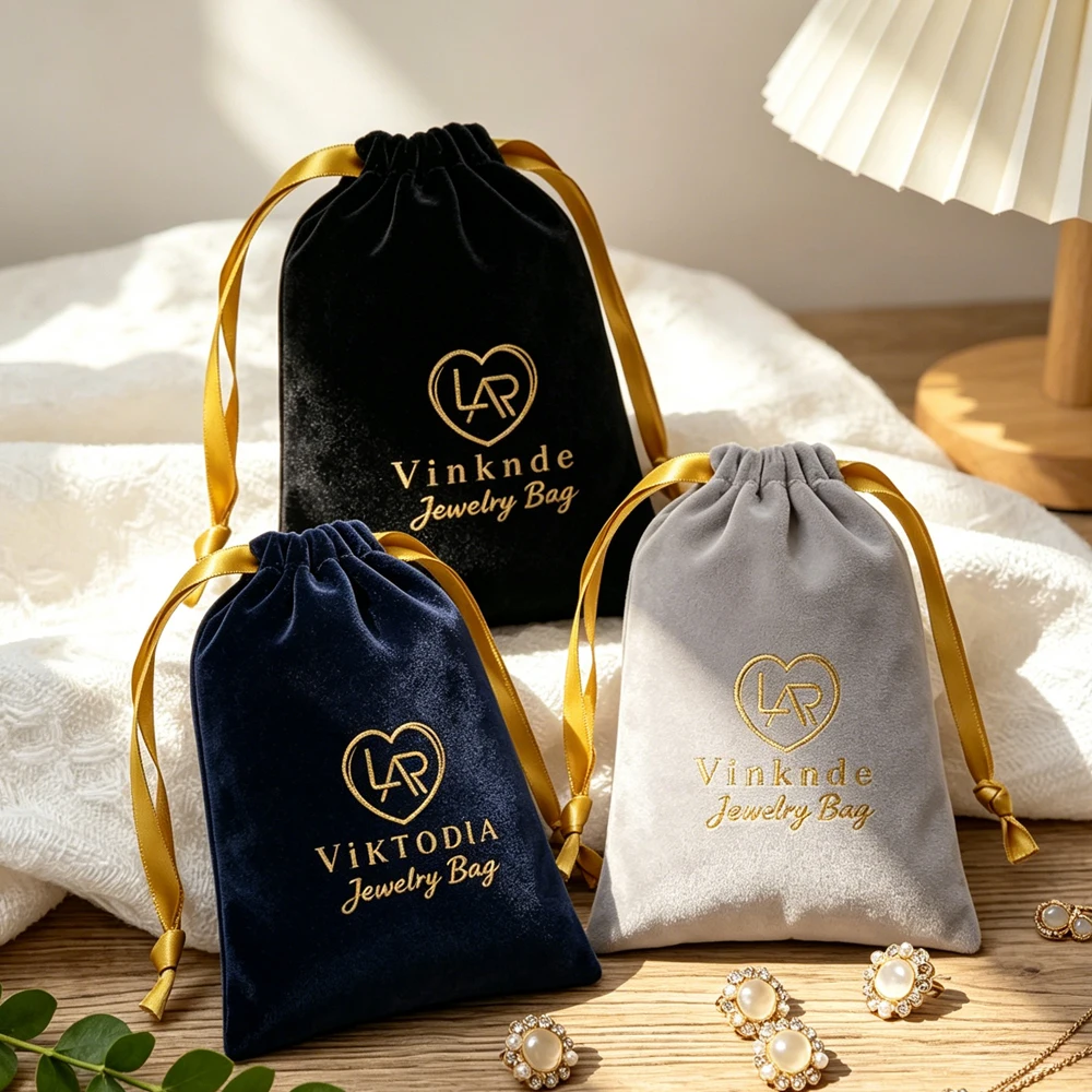 100Pcs Custom Logo Gold Ribbon Drawstring Sack Jewlery Velvet Bags Perfume Bottle Earrings Keychina Ring Pouch Luxury Velvet Bag
100Pcs Custom Logo Gold Ribbon Drawstring Sack Jewlery Velvet Bags Perfume Bottle Earrings Keychina Ring Pouch Luxury Velvet Bag