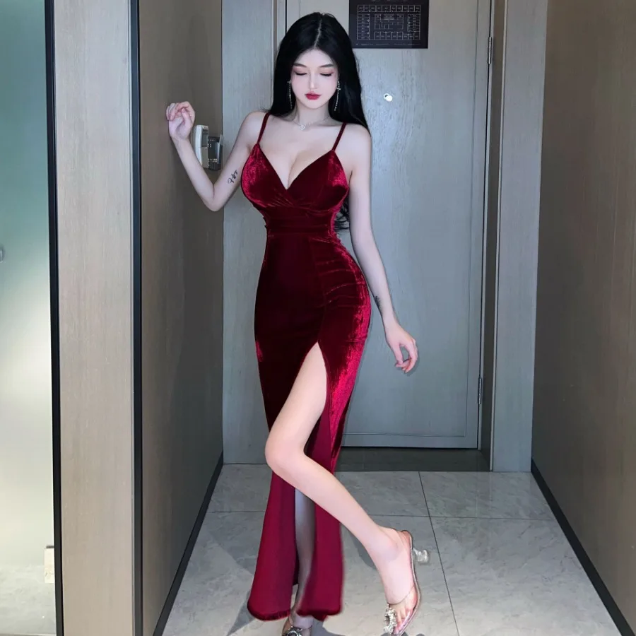 【New style】18YXM3922026 Sexy V-neck gold velvet suspender dress slim long dress
【New style】18YXM3922026 Sexy V-neck gold velvet suspender dress slim long dress