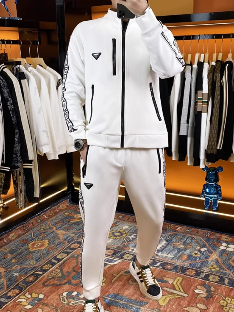 Мужской костюм-двойка Ele: свитер с воротником-стойкой и длинными рукавами, повседневные брюки для осеннего сезона – модный образ
Мужской костюм-двойка Ele: свитер с воротником-стойкой и длинными рукавами, повседневные брюки для осеннего сезона – модный образ