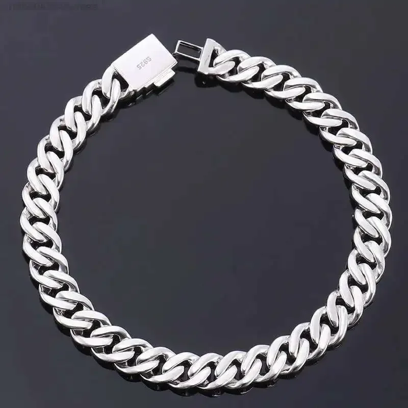 Shining S925 Silver 6MM Iced Out Moissanite Cuban Link Bracelet VVS Diamond Tester Pass Hip Hop Jewelry Gift
Shining S925 Silver 6MM Iced Out Moissanite Cuban Link Bracelet VVS Diamond Tester Pass Hip Hop Jewelry Gift