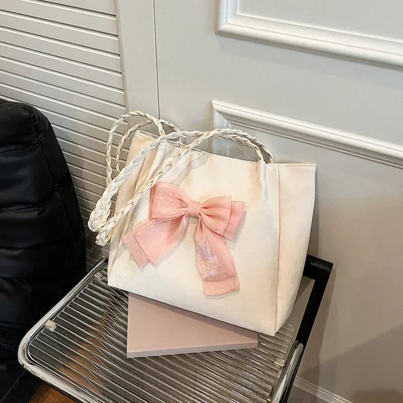 Women's Shoulder with Bows Versatile Casual Hand-held Tote Bag Women's Simple Spacious Trendy Crossbody Commuter Bag
Women's Shoulder with Bows Versatile Casual Hand-held Tote Bag Women's Simple Spacious Trendy Crossbody Commuter Bag