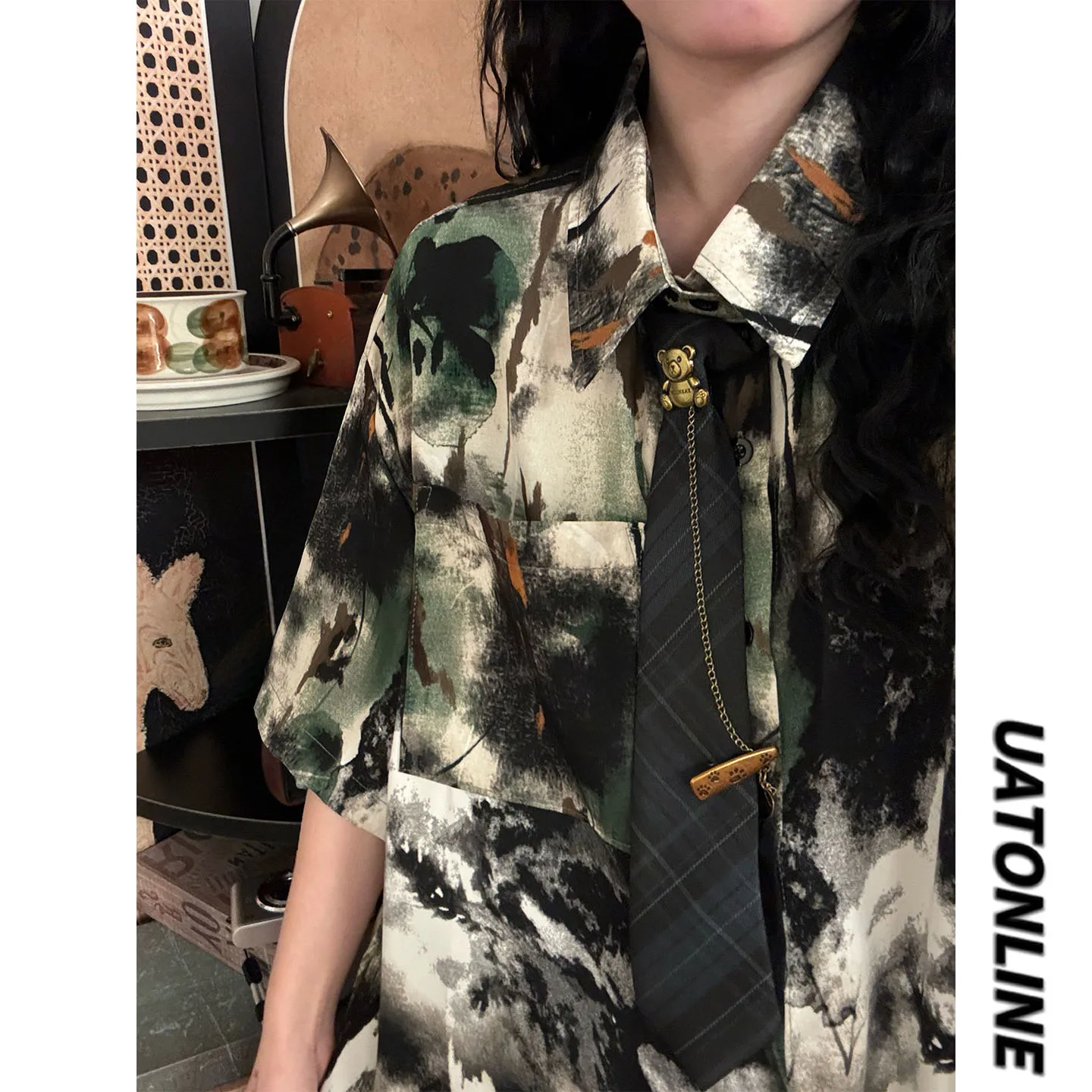 UATONLINE2026 Summer American Retro Chinese Ink Painting Diffusion Print Short Sleeve Women's Shirt Trendy Street Style Loose...
UATONLINE2026 Summer American Retro Chinese Ink Painting Diffusion Print Short Sleeve Women's Shirt Trendy Street Style Loose...