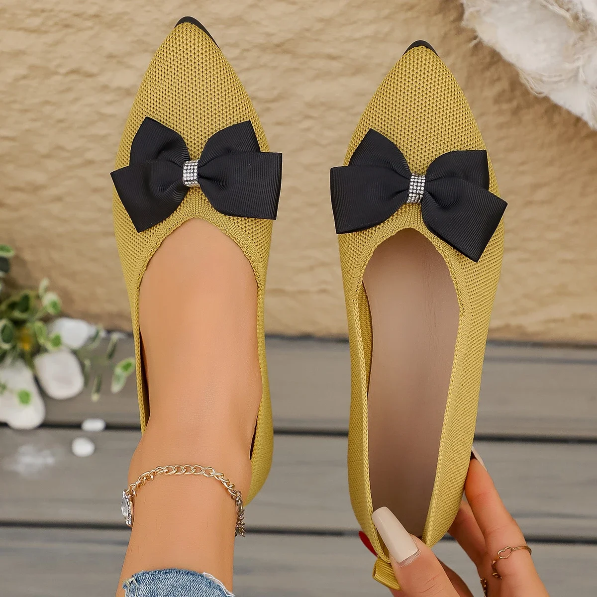 2025 New Women Flats Sneakers Women Knitted Slip Breathable Comfortable Solid Color Shoes Casual Pointed Toe Walking Loafers
2025 New Women Flats Sneakers Women Knitted Slip Breathable Comfortable Solid Color Shoes Casual Pointed Toe Walking Loafers