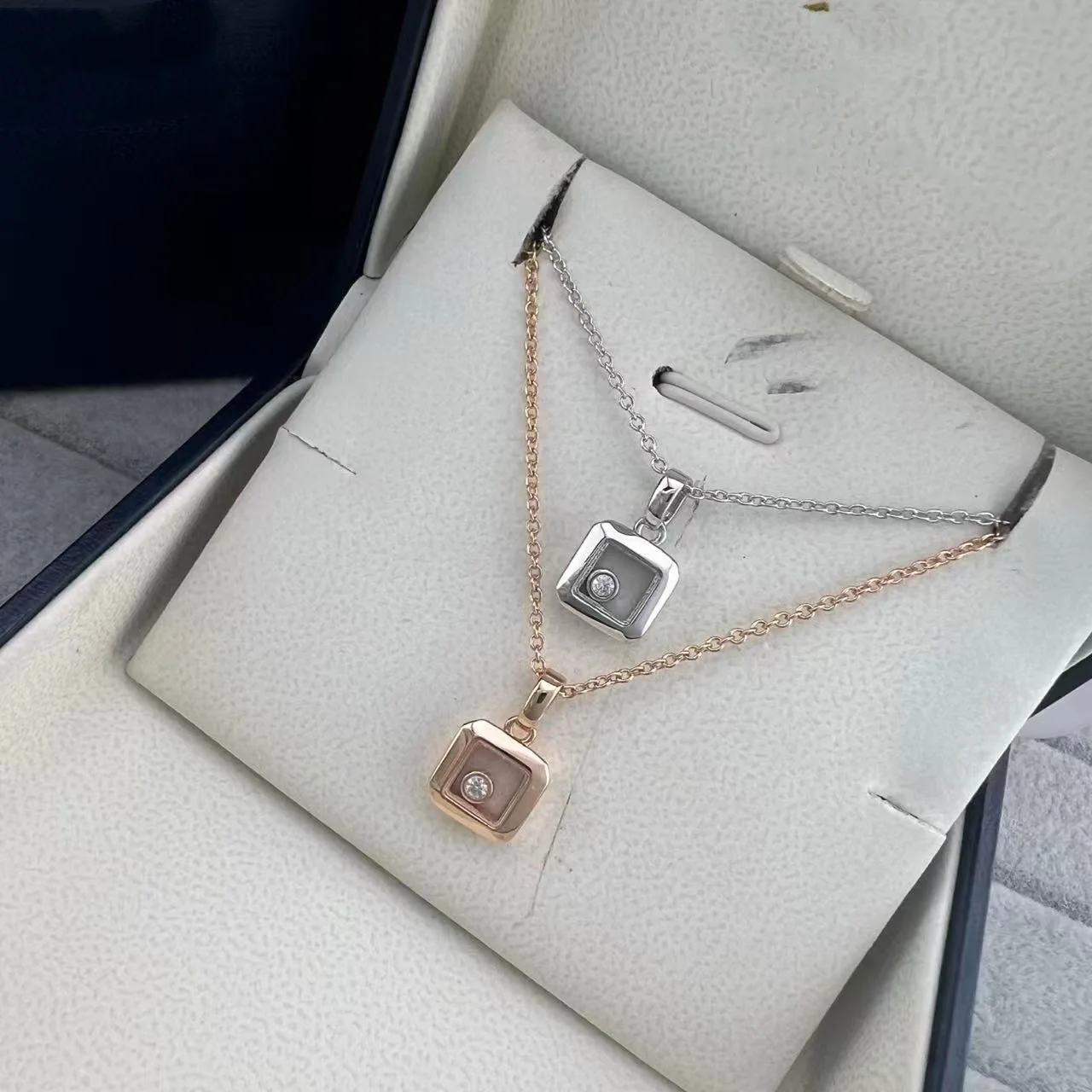 Happy Sugar Cube Necklace Move Stone Necklaces For Women Party Fine Jewelry
Happy Sugar Cube Necklace Move Stone Necklaces For Women Party Fine Jewelry