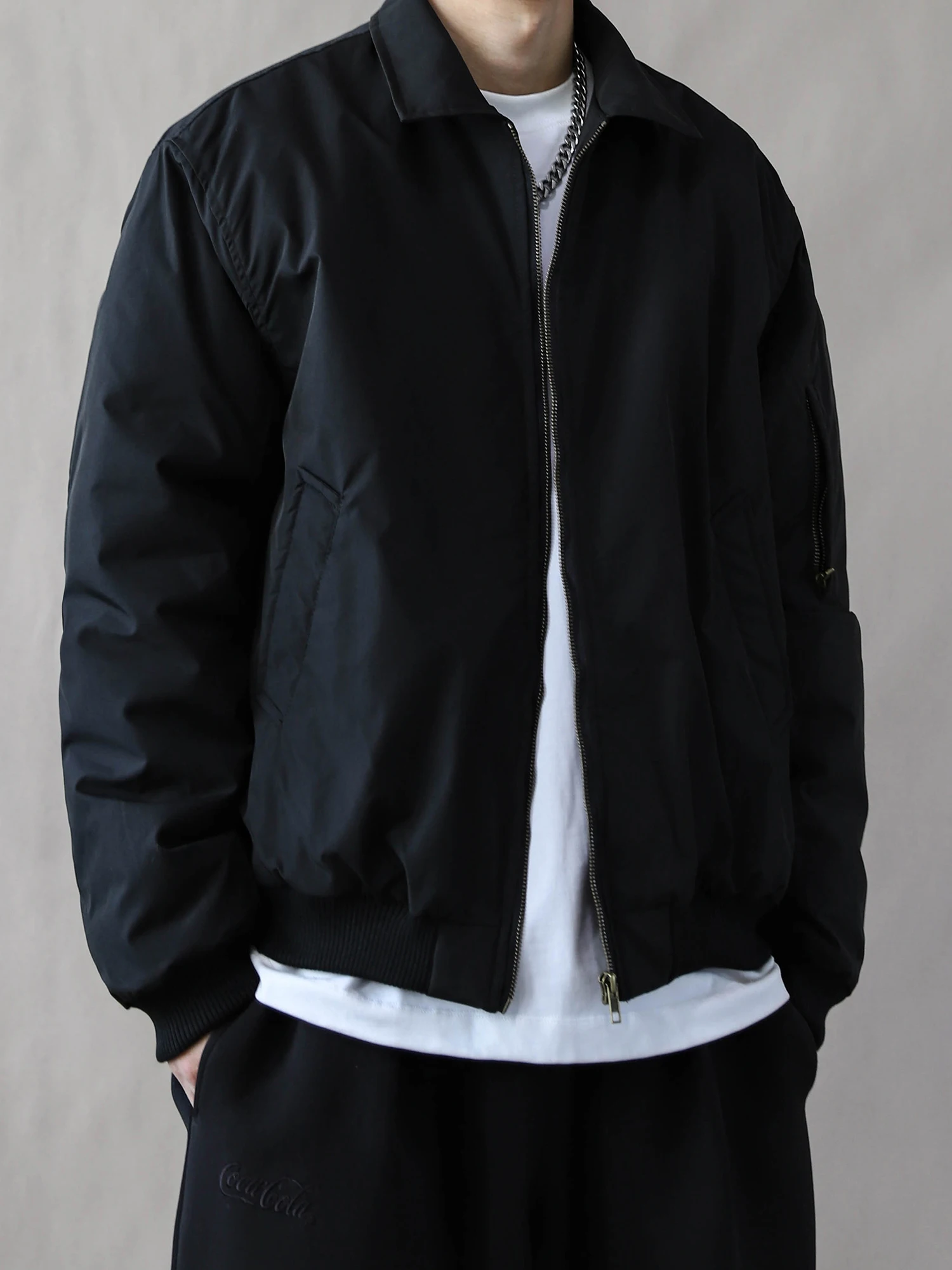 Ретро-японская свободная хлопковая куртка для мужчин, теплая зимняя молодежная черная верхняя одежда, повседневная, с длинными рукавами
Ретро-японская свободная хлопковая куртка для мужчин, теплая зимняя молодежная черная верхняя одежда, повседневная, с длинными рукавами