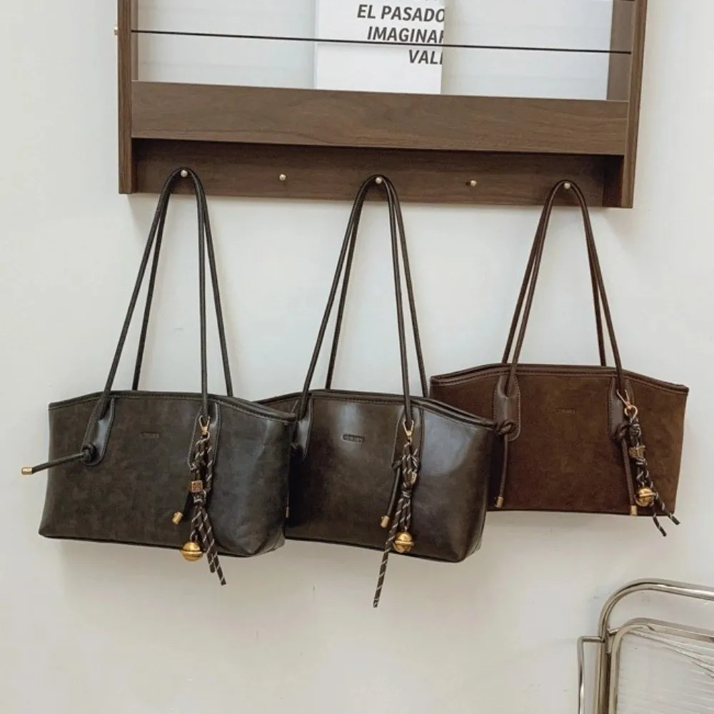 Casual with Pendants PU Leather Shoulder Bag Large Capacity Hobo Bag Armpit Bag Handbag French Style Tote Bag Shopping
Casual with Pendants PU Leather Shoulder Bag Large Capacity Hobo Bag Armpit Bag Handbag French Style Tote Bag Shopping