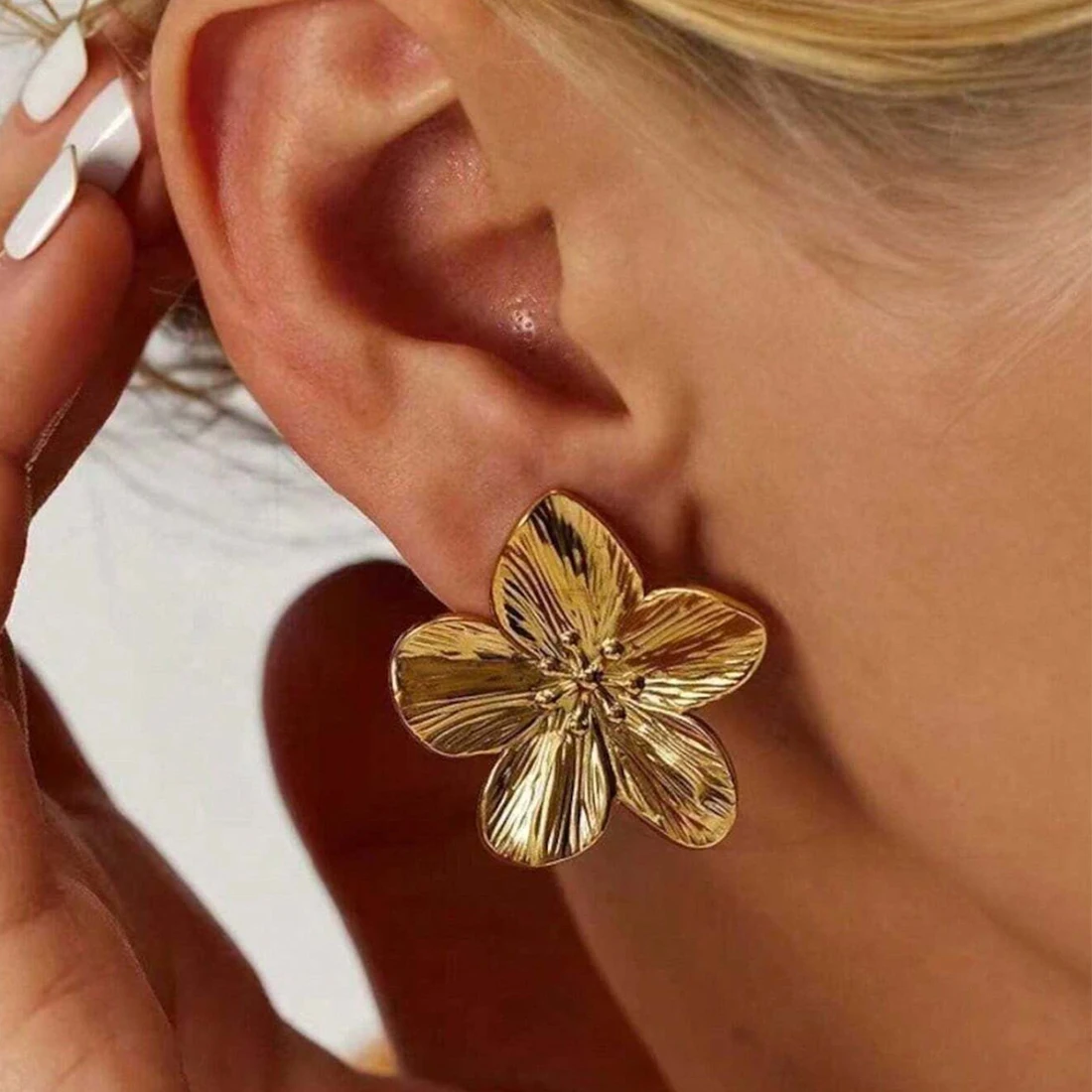 Eueavan Trendy Flower Stud Earrings Stainless Steel Gold/Silver Color Vintage Geometric Earring Women Luxury Party Jewelry Gifts
Eueavan Trendy Flower Stud Earrings Stainless Steel Gold/Silver Color Vintage Geometric Earring Women Luxury Party Jewelry Gifts