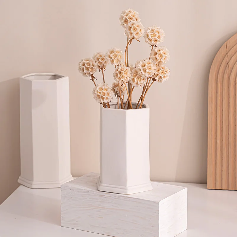 Ceramic vase - Nordic minimalist creative decorative dried flower white flower arrangement stand piece
Ceramic vase - Nordic minimalist creative decorative dried flower white flower arrangement stand piece