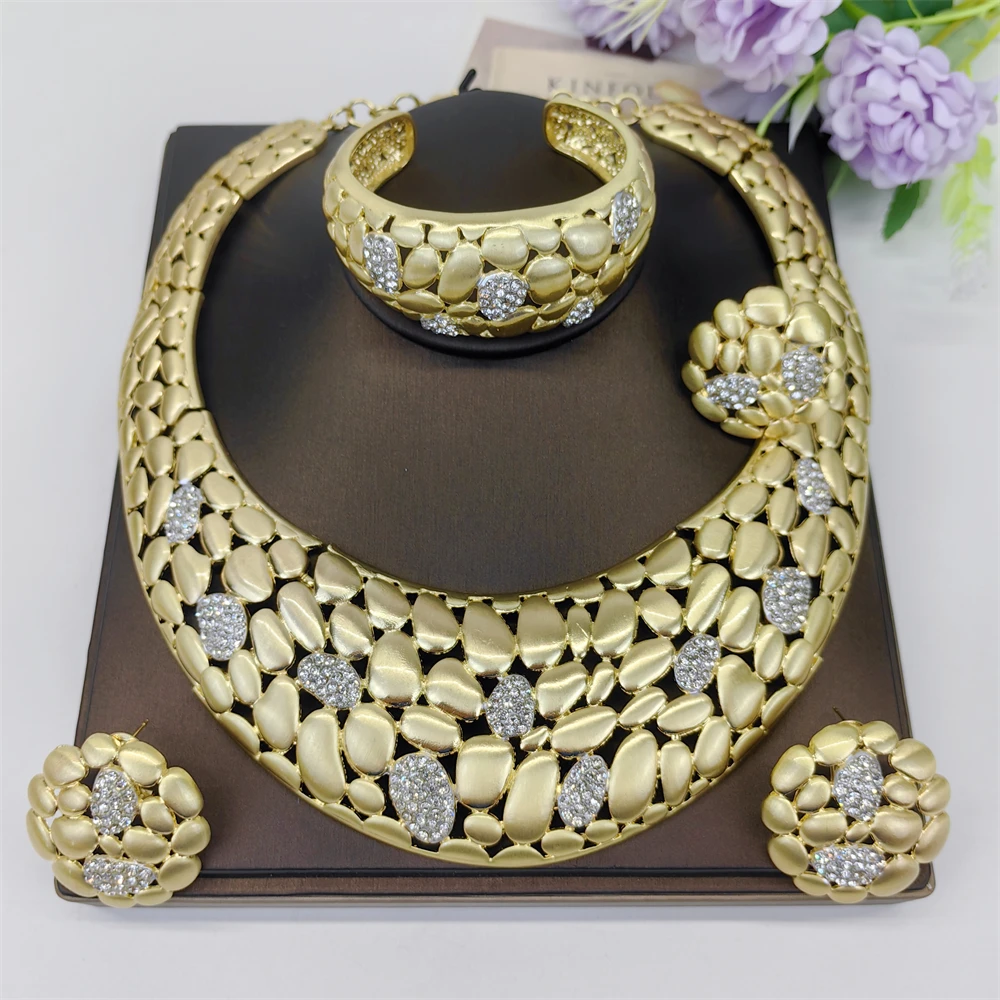 Fashion Italian Dubai Gold Plated Jewelry Set Simple Style Big Pendant Necklace Light Weight Jewelry Set for Woman
Fashion Italian Dubai Gold Plated Jewelry Set Simple Style Big Pendant Necklace Light Weight Jewelry Set for Woman